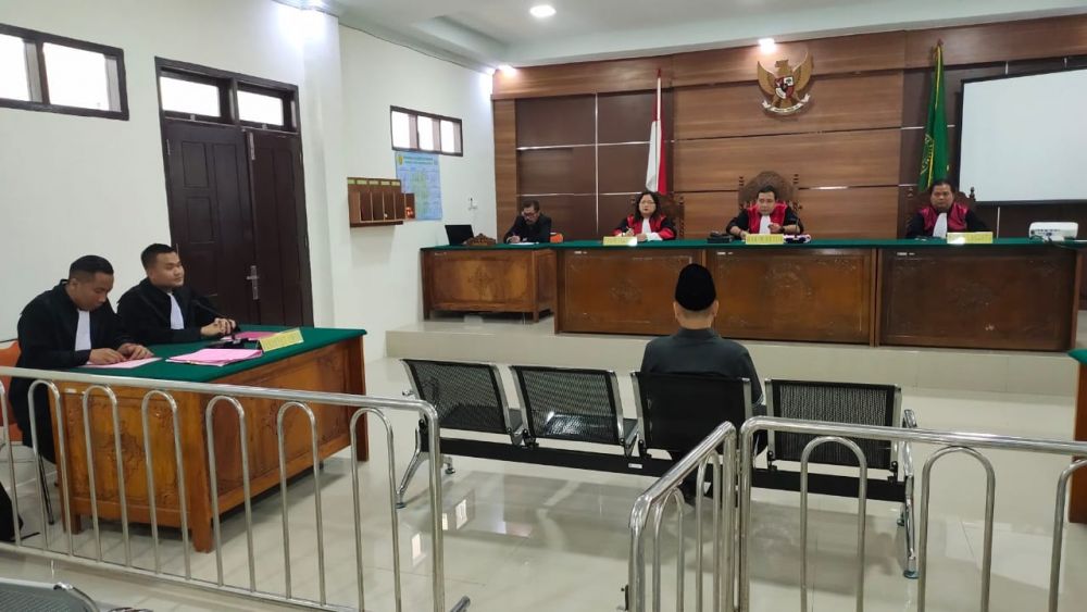 Sidang putusan terhadap Jumawarzi, terdakwa kasus tindak pidana pemalsuan gelar akademik.