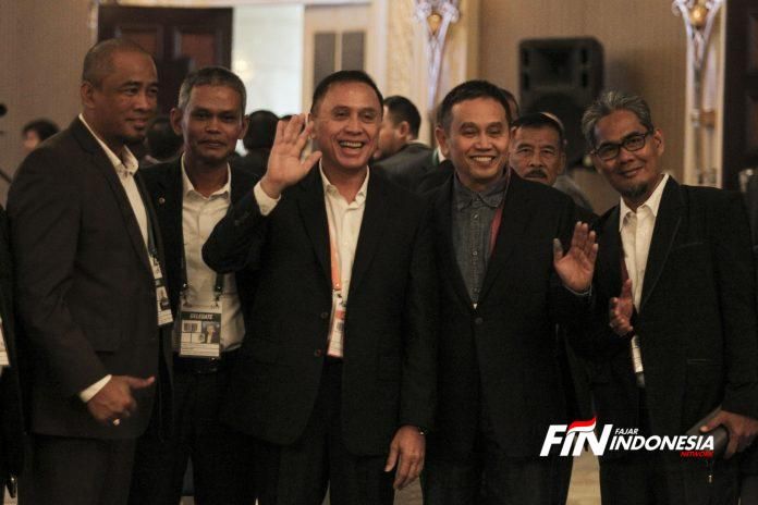 Ketua Umum PSSI terpilih Mochamad Iriawan memberikan keterangan pers saat jeda Kongres Luar Biasa (KLB) PSSI di Jakarta, Sabtu (2/11/2019). 