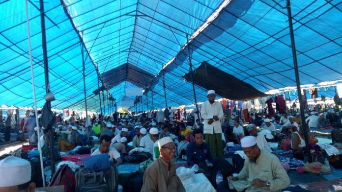 Peserta Ijtima Dunia zona Asia saat berada di tenda di Kabupaten Gowa, Sulawesi Selatan. 