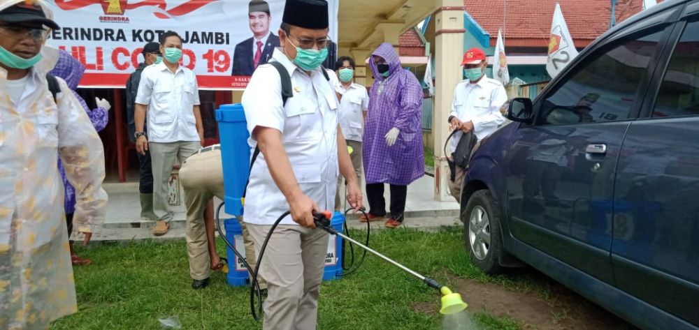 DPC Gerindra Kota Jambi Lakukan Penyemprotan Disinfektan di Sejumlah Lokasi.