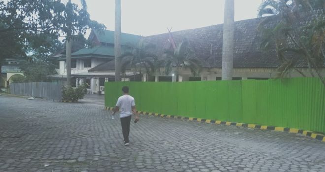 Pembangunan gedung Bappeda segera dilakukan tahun ini. Terlihat gedung Bappeda sudah dipagar seng.


