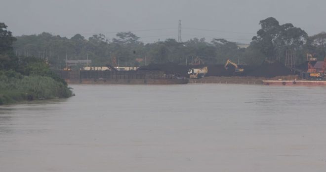 Debit Sungai Batanghari beberapa hari terakhir mengalami kenaikan, kemarin (5/4) tinggi debit sungai mencapai 12.90 meter.