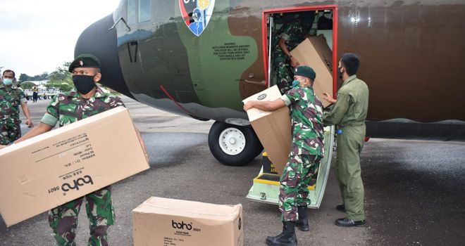 Sebanyak 2.000 Alat Pelindung Diri (APD) mendarat di Jambi, Selasa (7/4).