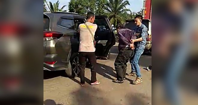 Pelaku pencurian mobil Daihatsu Terios di kawasan Pattimura dimanakan oleh petugas di daerah Sungai Lilin.