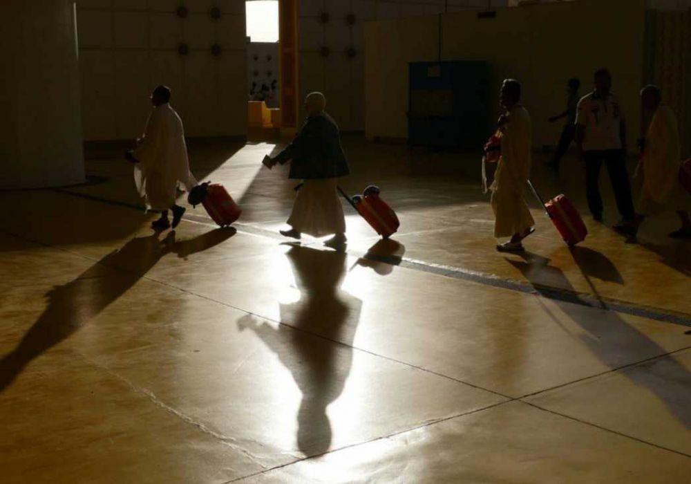 Para jemaah haji yang datang dari Madinah ke Makkah, setelah umrah. Jemaah diharapkan banyak beristirahat di hotel untuk menjaga kebugaran tubuh.