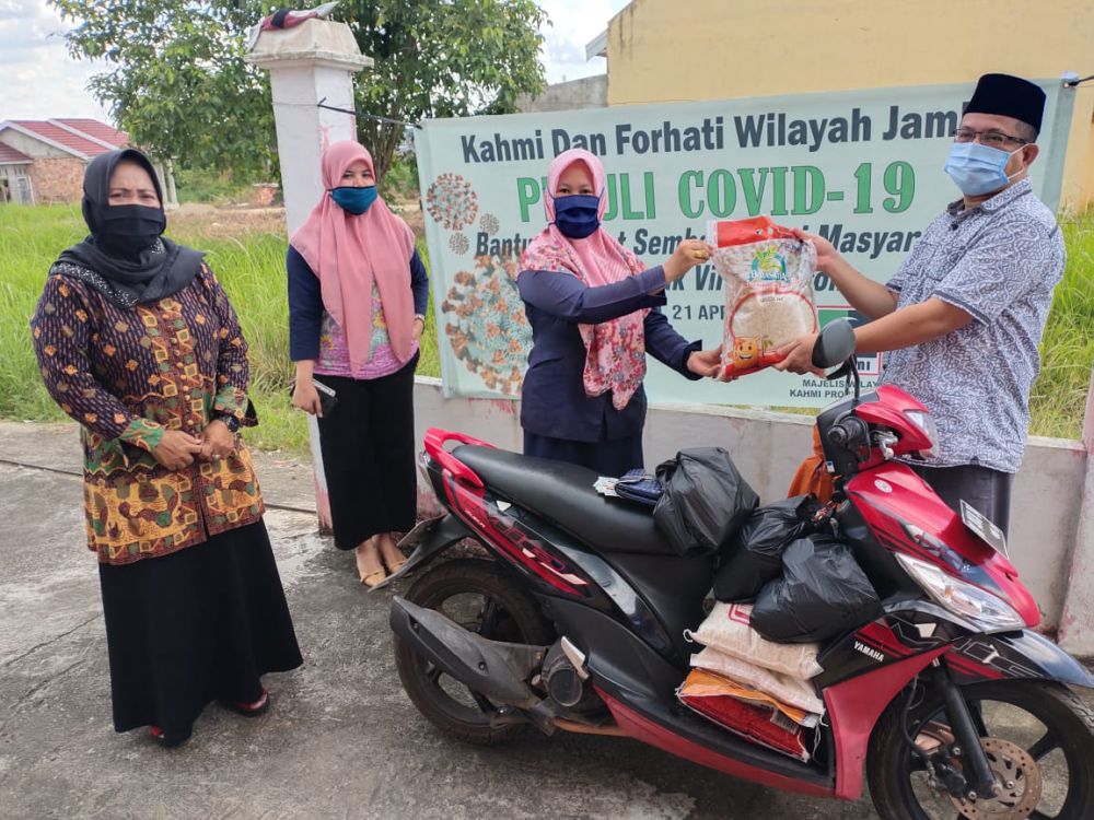 Tunjukkan Kepedulian, KAHMI dan Forhati Salurkan Paket Sembako ke Masyarakat.