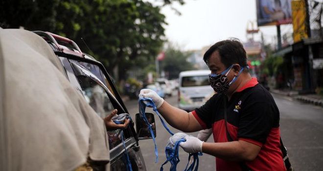 Komunitas Tionhoa & Polresta KotaTanggerang bagi-bagi masker.