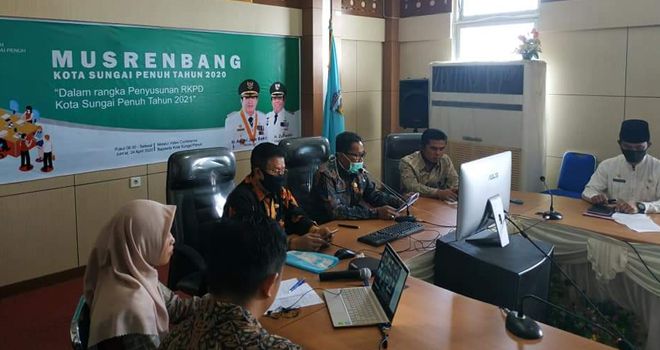 Musyawarah perencanaan yang digagas Bappeda Kota Sungai Penuh itu untuk kali pertama digelar secara online melalui Video Conference.