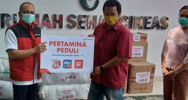 Pertamina Peduli Salurkan APD di Sejumlah Faskes Wilayah Kab Bogor.


