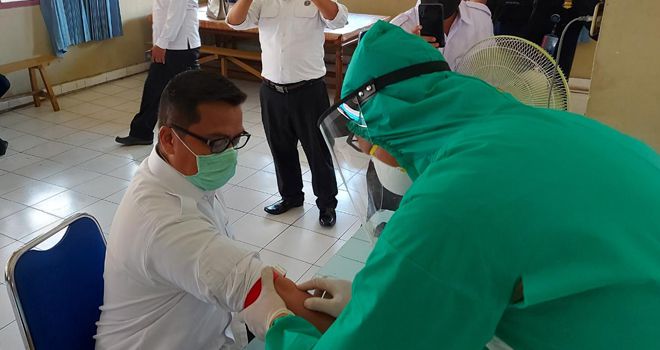 Badan Narkotika Nasional Provinsi (BNNP) Jambi, Kepala BNNP, Dwi mengajak seluruh jajarannya untuk melangsungkan rapid test.