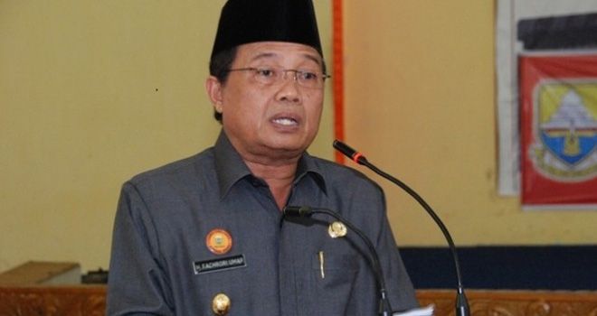 Gubernur Jambi H.Fachrori Umar .