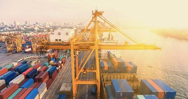 Ilustrasi ekspor Indonesia melemah.
