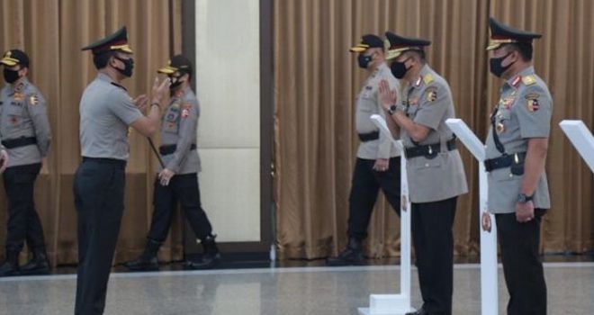Upacara serah terima jabatan (sertijab) sejumlah pejabat Polri itu dilaksanakan di lingkungan Mabes Polri, Jakarta Selatan, Jumat (8/6).