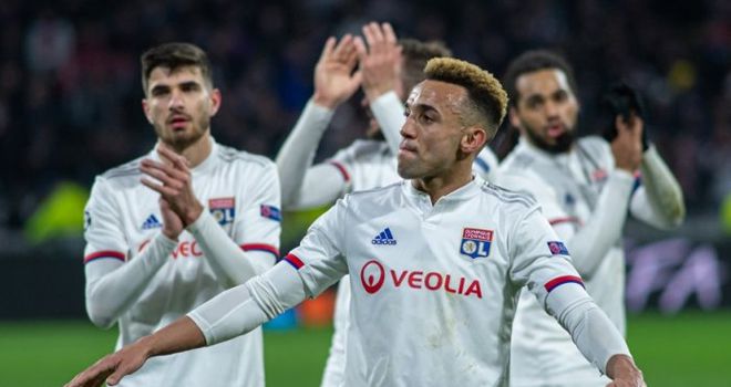 Pemain Lyon merayakan kemenangan mereka di leg pertama babak 16 besar Liga Champions.