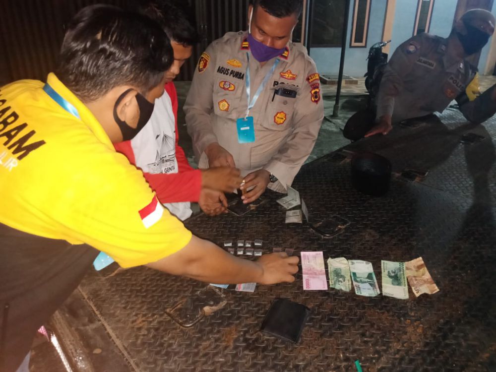 Barang bukti berupa paket sabu siap edar yang diamankan petugas dari tangan tersangka bernama Herman