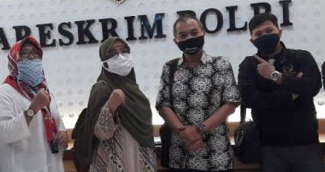 Perwakilan Ikatan Advokat Muslim Indonesia (IKAMI).