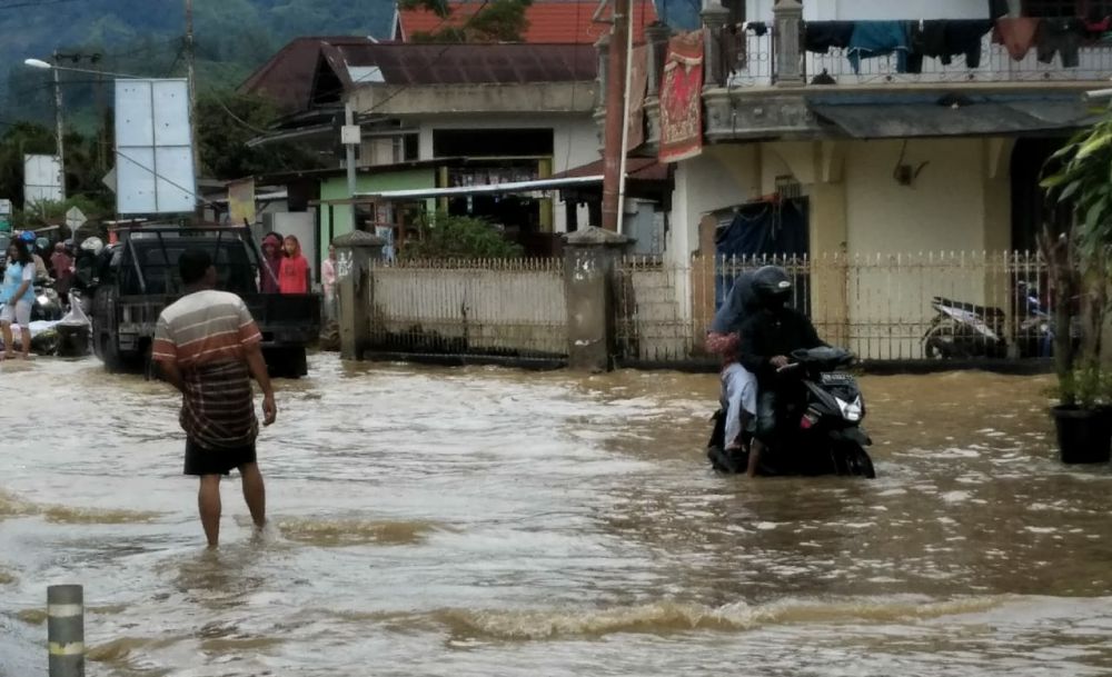 Rumah Warga Kerinci dan Sungai Penuh Masih Terendam Banjir