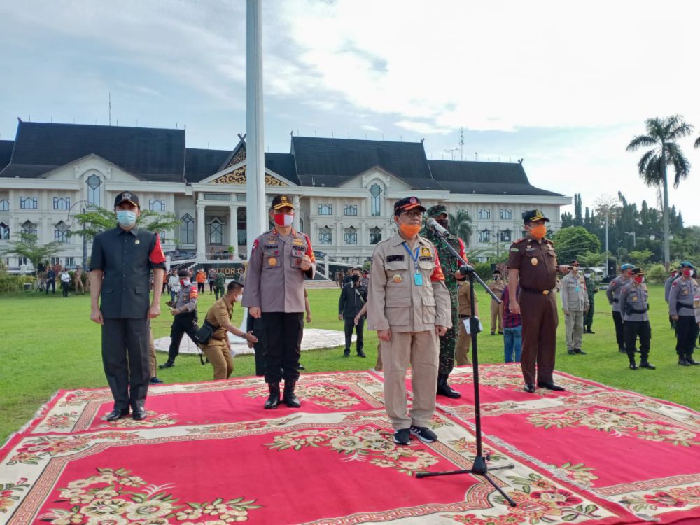 Bersama Gubernur dan Danrem 042/Gapu Pimpin Apel Gelar Pasukan Operasi Pendisplinan Protokol Kesehatan
