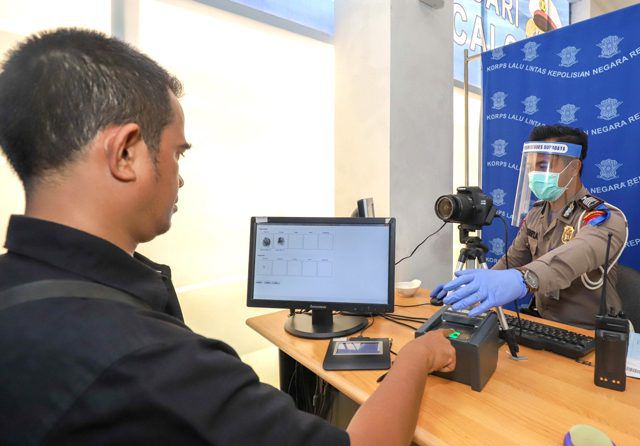 Direktorat Lalu Lintas Polda Metro Jaya kembali memperpanjang masa dispensasi perpanjangan Surat Izin Mengemudi (SIM) hingga 29 Juni 2020.