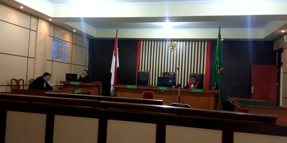 Direktur CV Rama Consultant Engineering, Hero Putra divonis satu tahun penjara dan denda Rp 100 juta atas kasus korupsi pembangunan irigasi di Desa Sungai Tanduk, Kabupaten Kerinci tahun 2016 lalu.