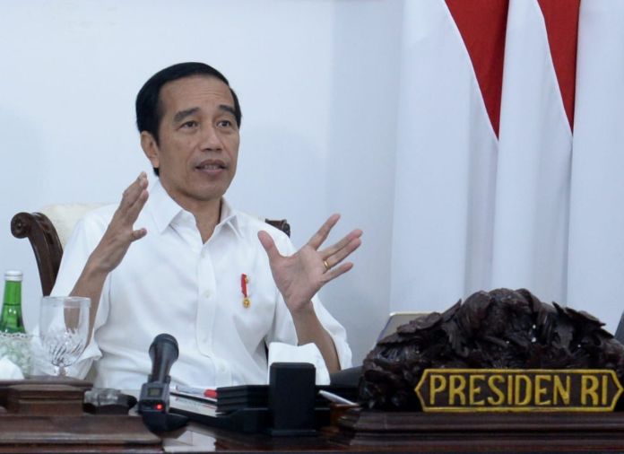 Presiden Joko Widodo memimpin rapat terbatas (ratas) mengenai evaluasi Proyek Strategis Nasional (PSN) untuk pemulihan ekonomi nasional dampak Covid-19 secara telekonferensi dari Istana Merdeka, Jakarta pada Jumat (29/5). 