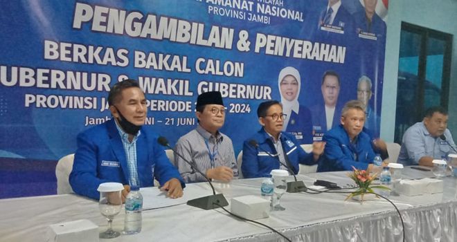 Fachrori di DPW PAN Jambi selain didampingi oleh tim pemenangannya juga turut hadir Anggota DPR RI Dapil Jambi dari Partai NasDem, Hasbi Ansori.