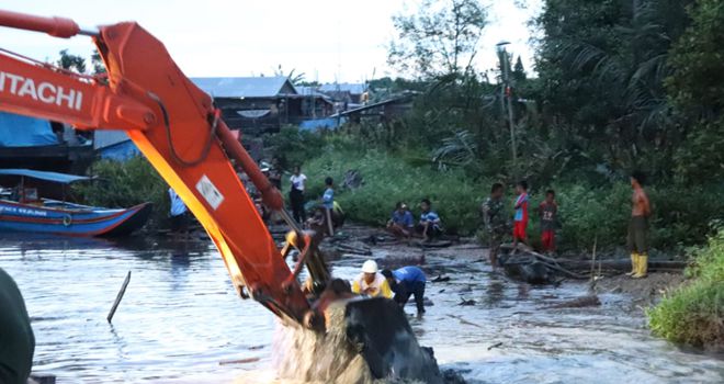 Kehadiran alat berat eskavator atau beco ini diharapkan dapat memperlancar kegiatan pelaksaan TMMD 108 nanti yang dijadwalkan akan berlangsung 30 Juni 2020 mendatang.