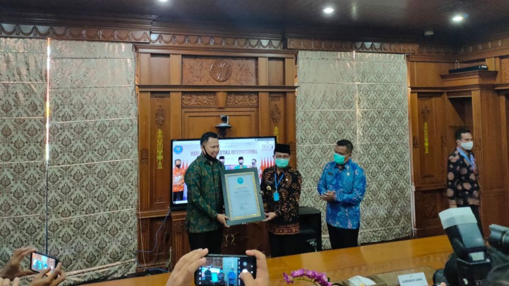 Pria Asal Jambi Ini Dapat Penghargaan Pada Hari Anti Narkotika Internasional 2020