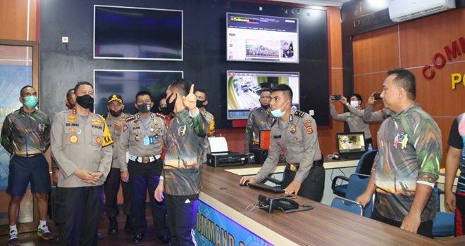 Kunjungan Kapolda Sumsel, Irjen Pol Eko Heri disambut langsung Kapolda Jambi, Irjen Pol Firman Shantyabudi di Mapolda Jambi, Sabtu (27/7).