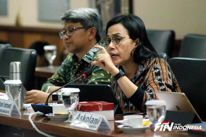 Menteri Keuangan RI, Sri Mulyani memberikan keterangan dalam rapat kerja (Raker) dengan Komite IV DPD RI di Ruang Rapat Komite IV Gedung Parlemen Senayan, Jakarta, Selasa (14/1/2020). 