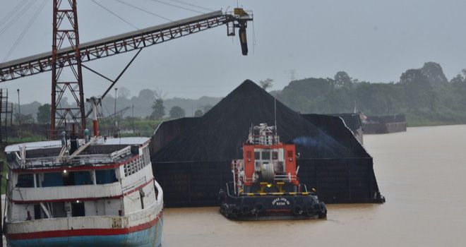 Pengangkutan batu bara melalui jalur Sungai Batanghari. Periode Januari-Mei 2020 penjualan batu bara mencapai 3,9 juta MT.

