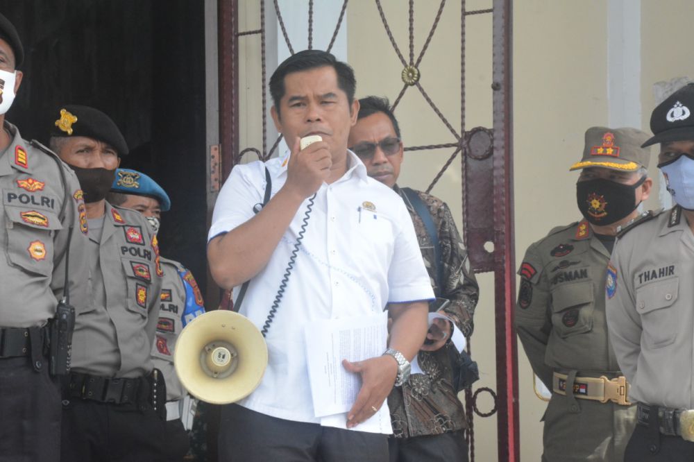 Fadli Sudria Menemui Pengunjuk Rasa Tolak RUU Omnibus Law di DPRD Provinsi Jambi