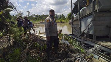 Foto : petugas hanya menemukan peralatan saat razia