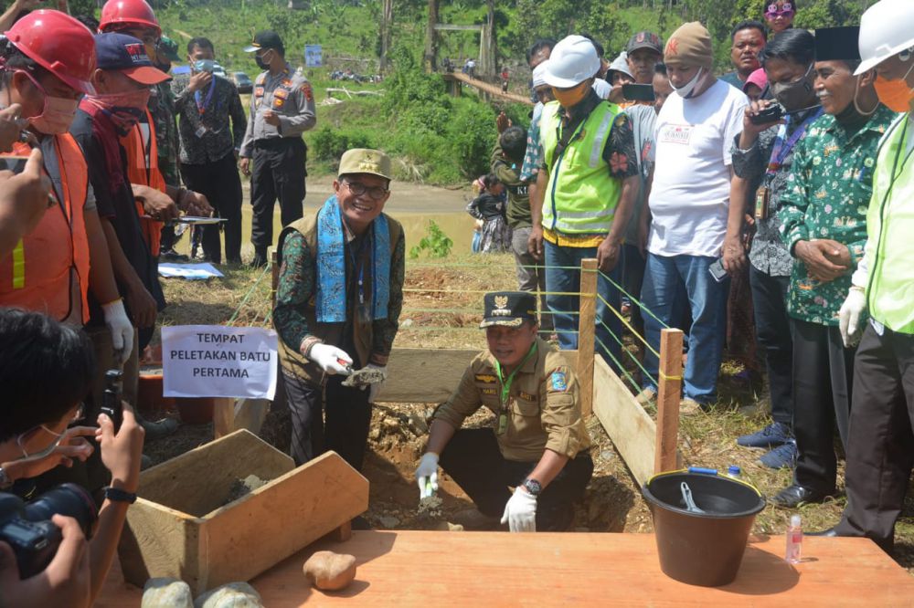 Pemrov Bangun Jembatan Rantau Limau Manis, Fachrori Letakkan Batu Pertama