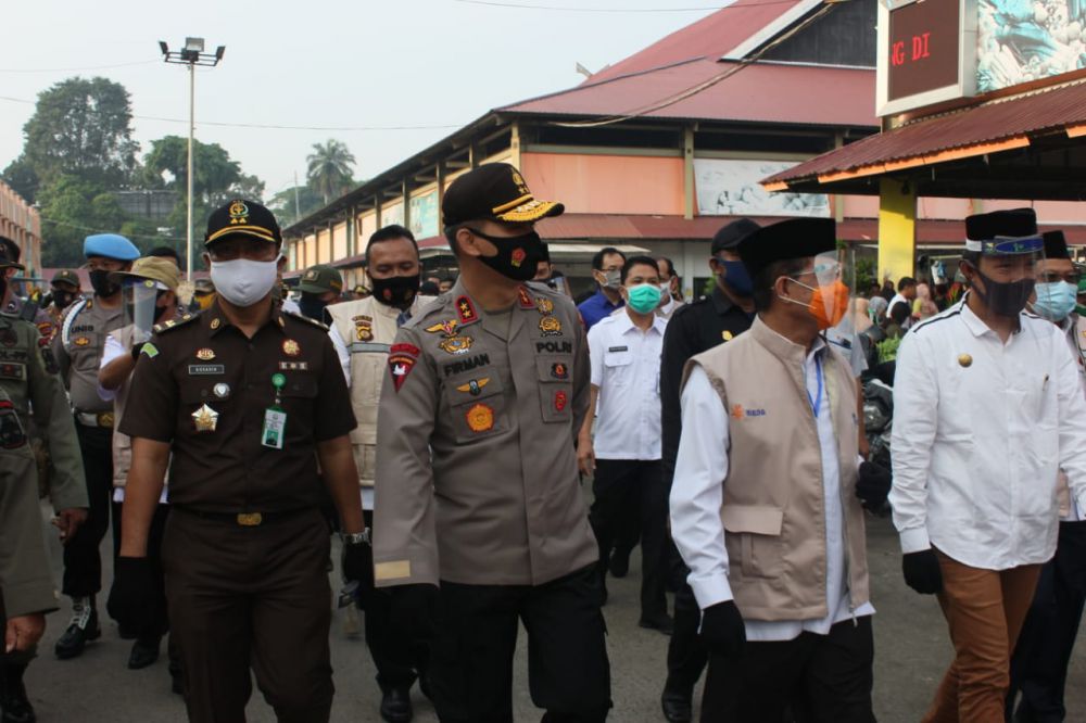 Jelang Idul Adha Kapolda Jambi Cek Harga Sembako di Pasar Angso Duo