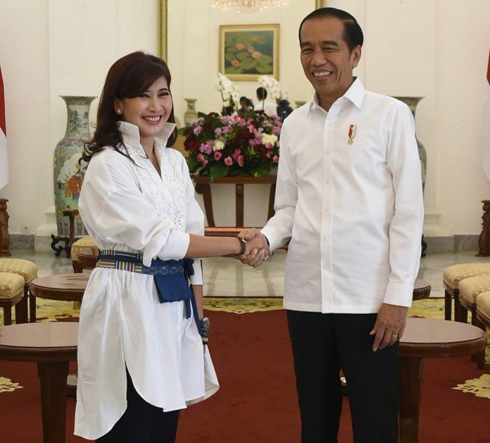 Artis Ike Muti bersama Jokowi
