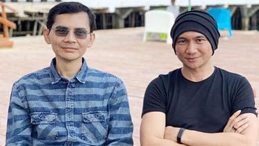 Anji bersama Hadi Pranoto, Profesor Ahli Mikrobiologi asal Lampung. 