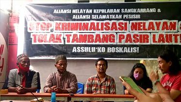 Perwakilan nelayan Kodingareng saat jumpa pers bersama Walhi Sulsel. (Ishak/Fajar.co.id)