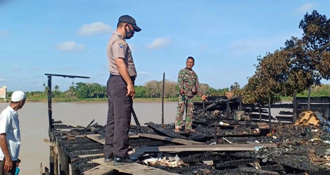 Kebakaran di Rt 06 Desa Londrang Kecamatan Kumpeh, dimana diketahui 1 orang meninggal dan 2 orang mengalami luka Bakar
