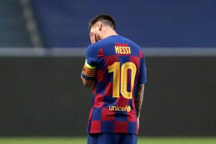 Kapten Barcelona, Lionel Messi tampak lesu usai timnya dibantai Bayern Munchen. 