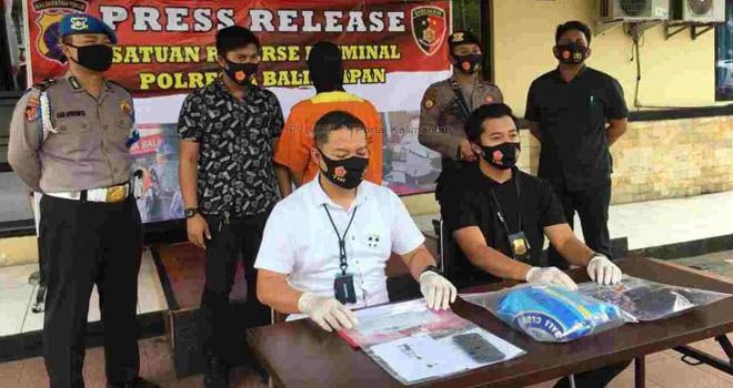 AL saat diamankan di Polresta Balikpapan. Foto: Prokal.co