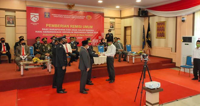 Penyerahan Remisi Umum I Kepada Narapidana di Kemenkumham Provinsi Jambi // 