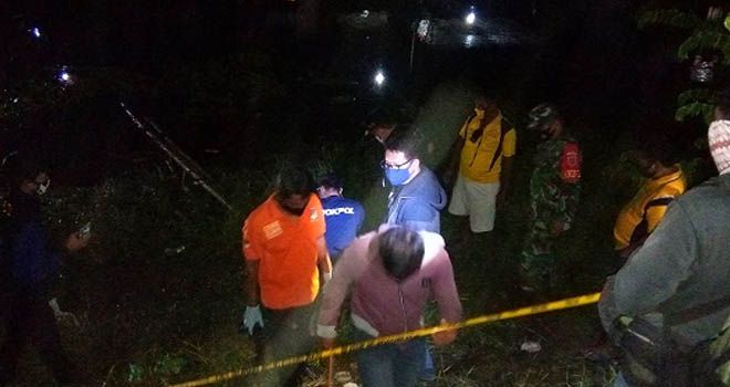 TKP penemuan orok bayi. (ishak/fajar.co.id)