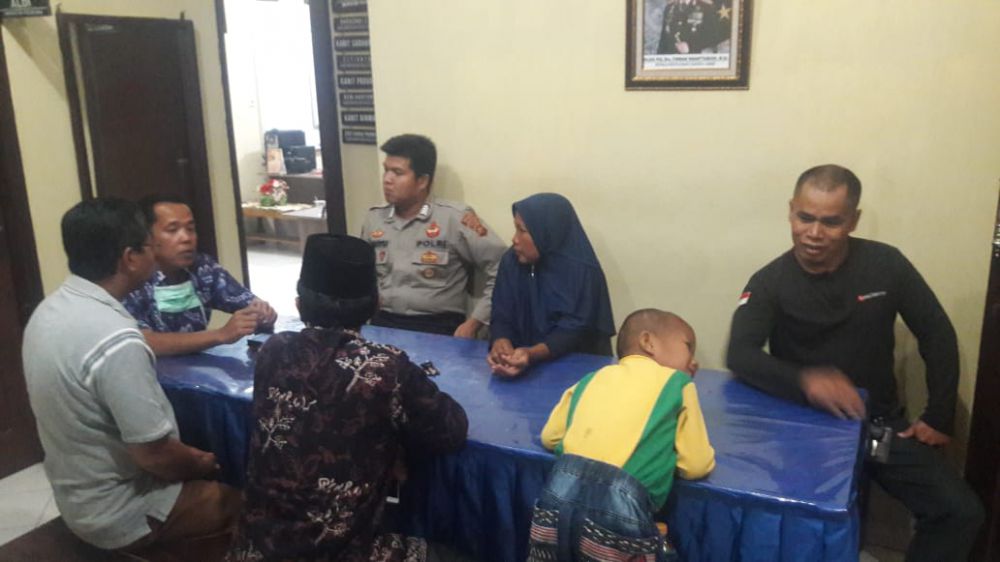 Anak Umur 9 Tahun yang Ditinggalkan Didepan RSU Kerinci Bertemu dengan Orang Tuanya.
