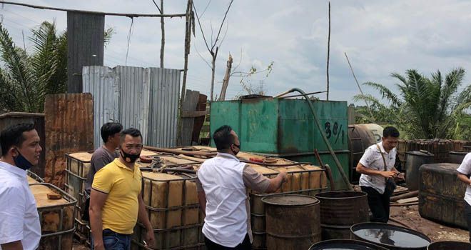 Ditreskrimsus Polda menggerebek lokasi pengoplosan BMM