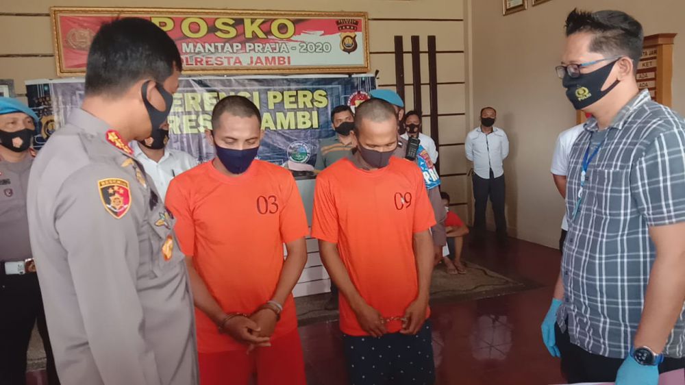 Dua pelaku jambret yang beraksi di depan RS kambang beberapa waktu lalu digiring ke Mapolresta Jambi.