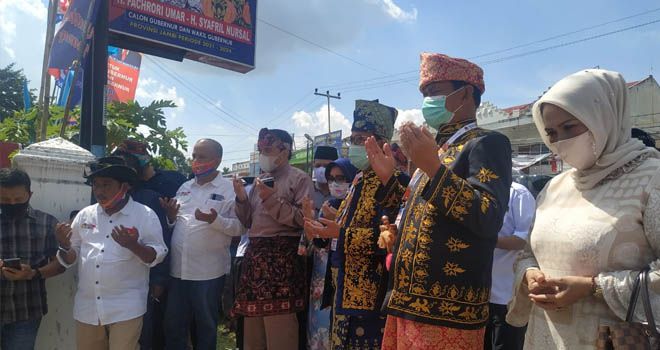 Sebelum Bertolak Ke KPU, Fachrori-Syafril dan Tim Pemenangan Gelar Doa Bersama