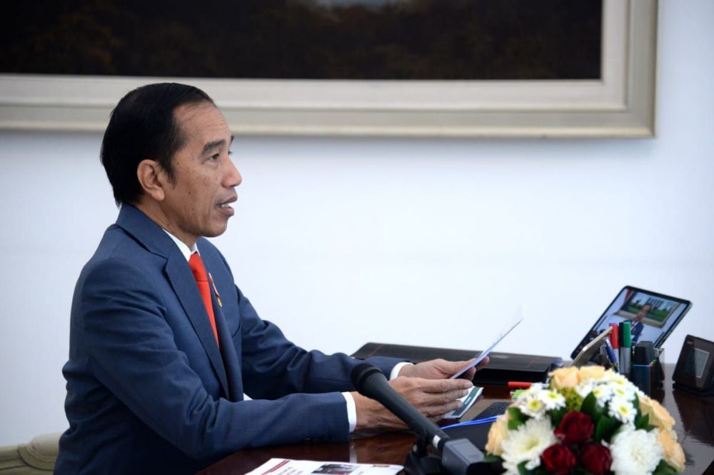 Menkeu saat memberikan keterangan terkait THR usai sidang kabinet paripurna melalui konferensi video, dengan Presiden Joko Widodo dari Istana Kepresidenan Bogor, Provinsi Jawa Barat, Selasa (14/4).