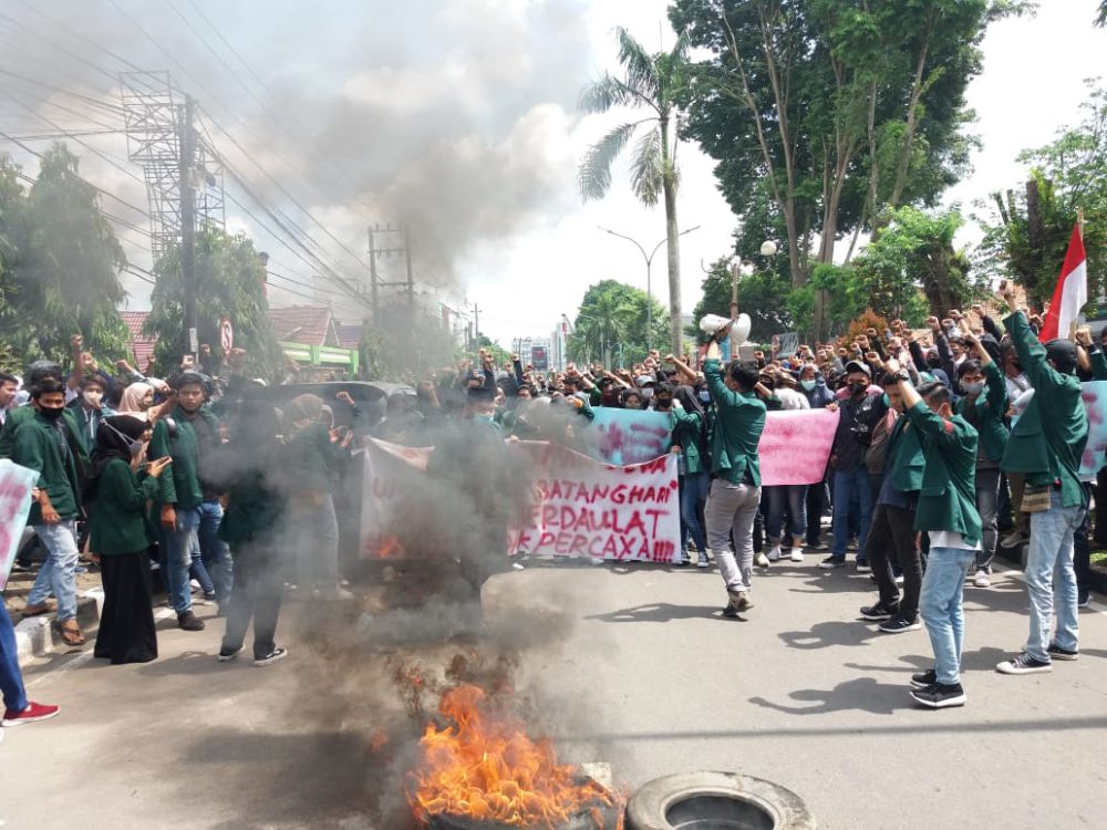 Aliansi Mahasiswa Unbari Tolak Pengesahan UU Ciptaker.