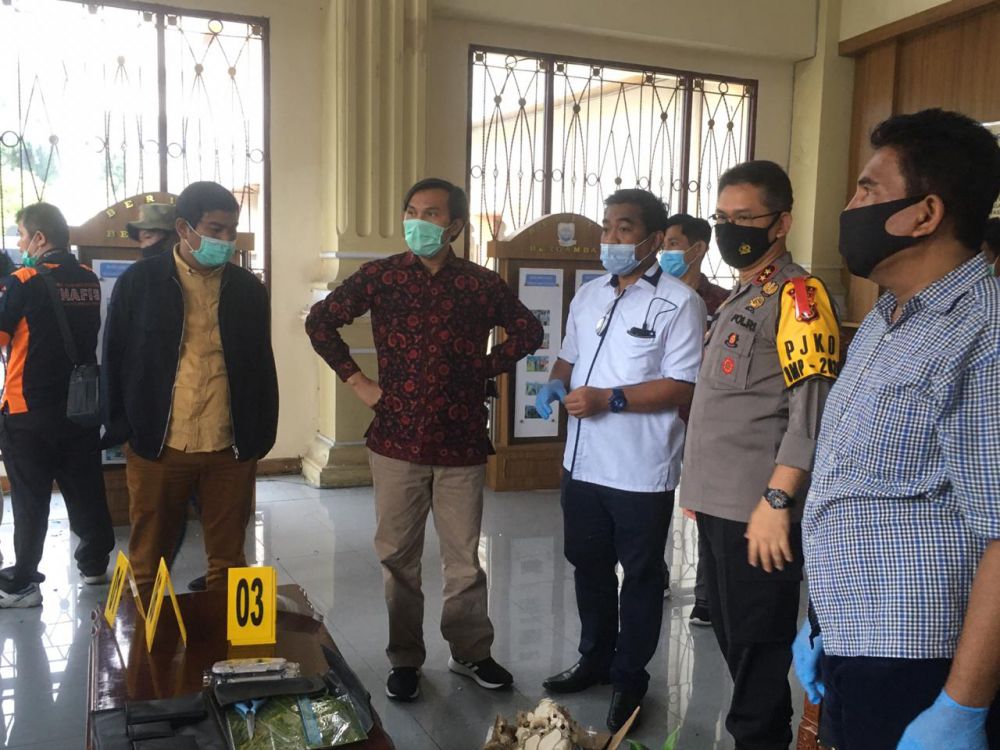 Karena Anarkis dan Ditemukan Bekas Tembakan Peluru di DPRD, Polisi Bubarkan Pengunjuk Rasa